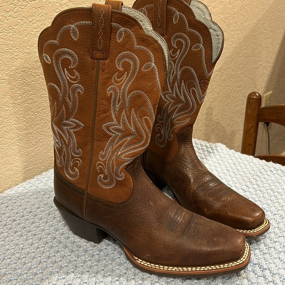 Women’s Ariat Cowboy Boots Size 8- worn once
